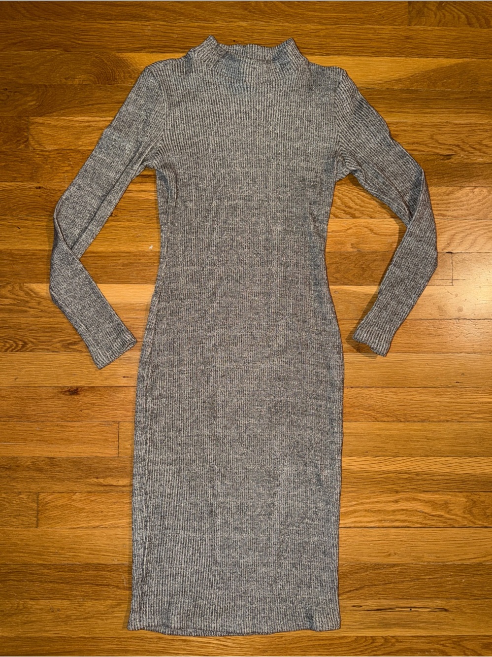 Lulu’s Fitted Ribbed Long-Sleeve Midi Dress in Gray